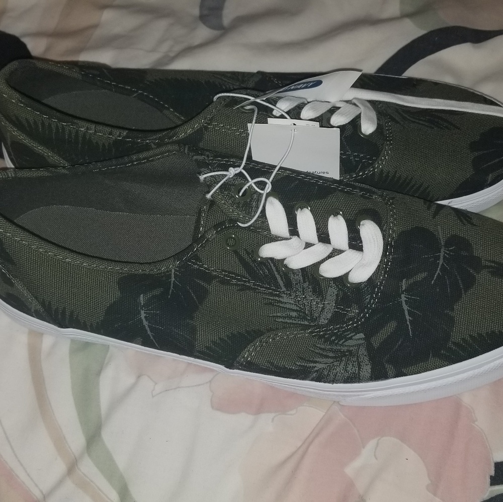 Mens size 11 old navy sneakers